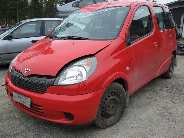 yaris -00